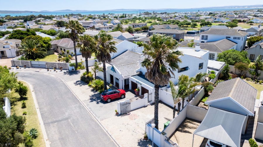 8 Bedroom Property for Sale in Country Club Western Cape